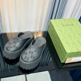 Picture of Gucci Shoes _SKUGGslip-onsandalsz35-4501086306